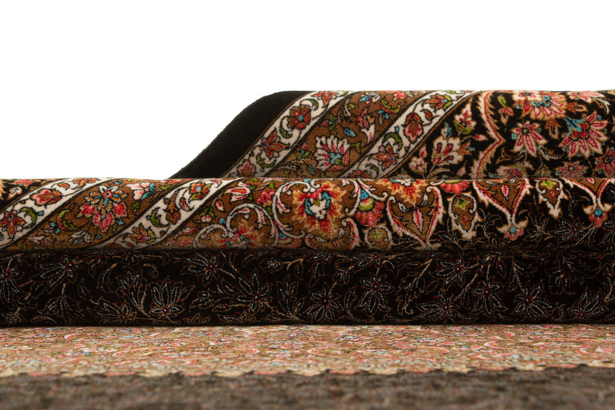 Rechteck Teppich Ghom Design in Braun von Hadorn™ - Lifestyle Image
