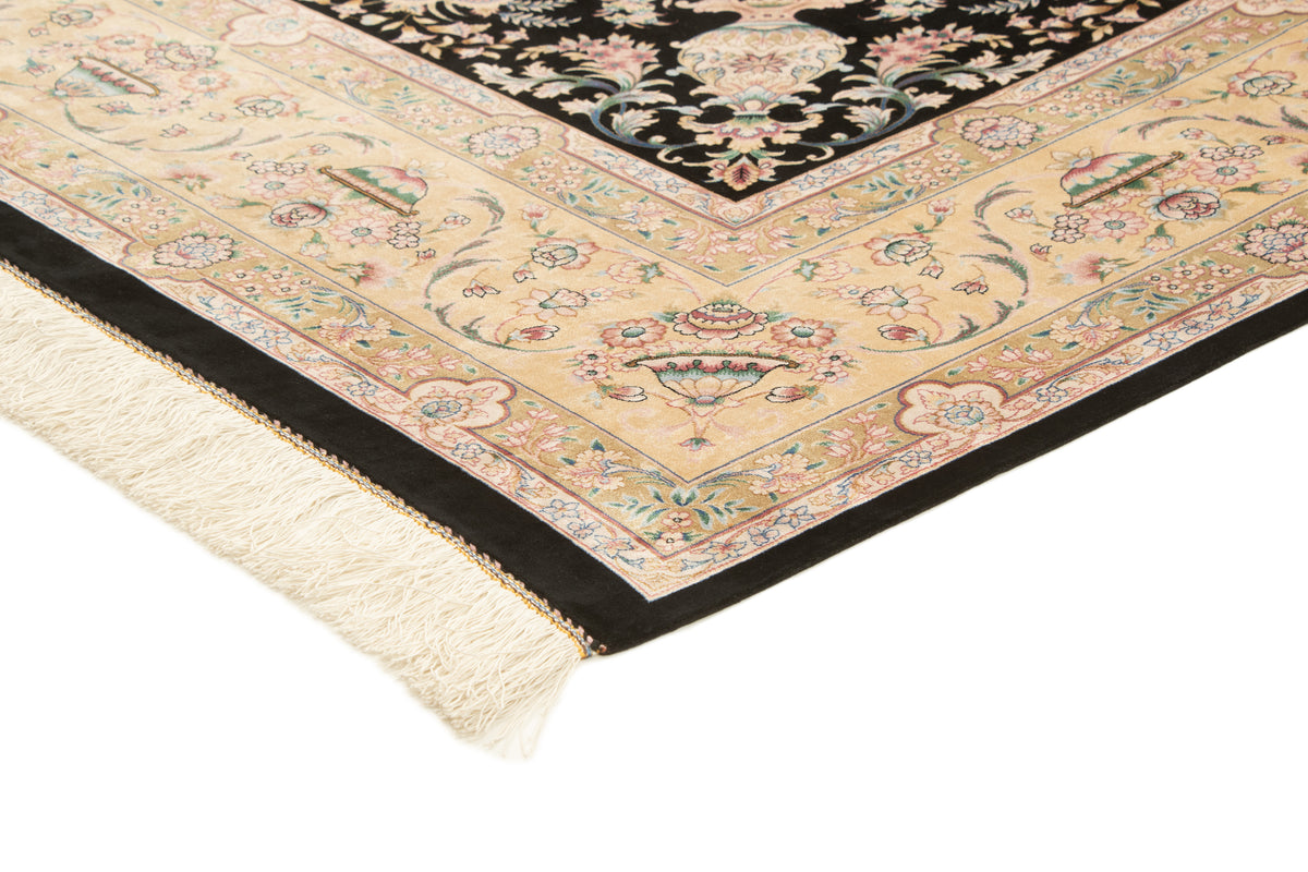Rechteck Teppich Ghom Design in Schwarz von Hadorn™ - Lifestyle Image