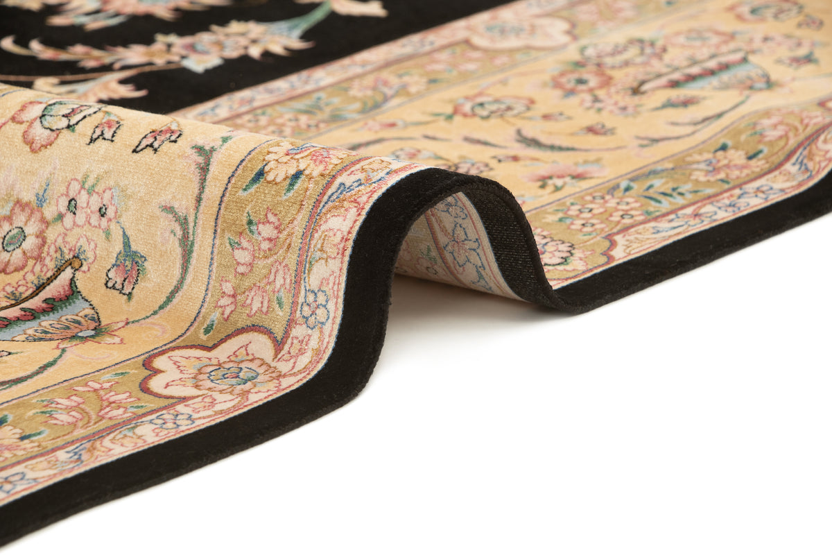 Rechteck Teppich Ghom Design in Schwarz von Hadorn™ - Lifestyle Image