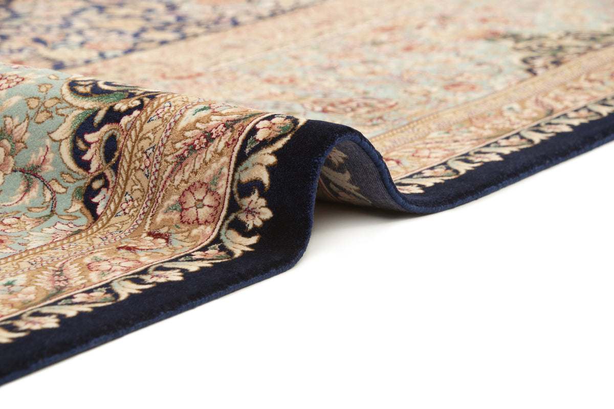 Rechteck Teppich Ghom Design in Dunkelblau von Hadorn™ - Lifestyle Image