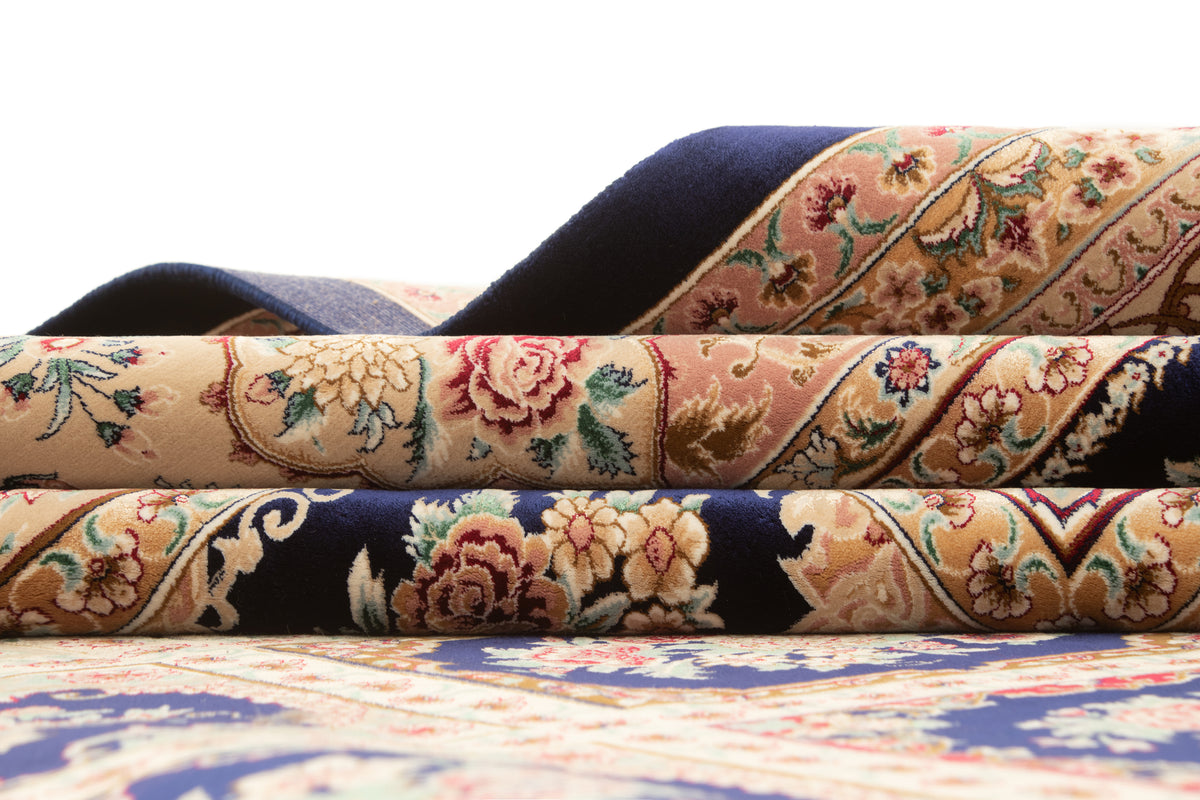 Rechteck Teppich Ghom Design in Dunkelblau von Hadorn™ - Lifestyle Image