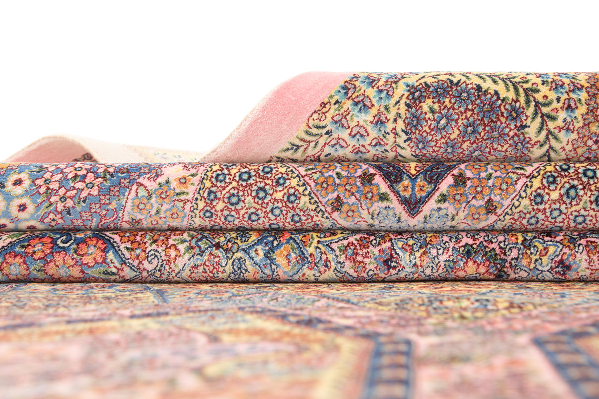 Rechteck Teppich Ghom Design in Rosa  von Hadorn™ - Lifestyle Image
