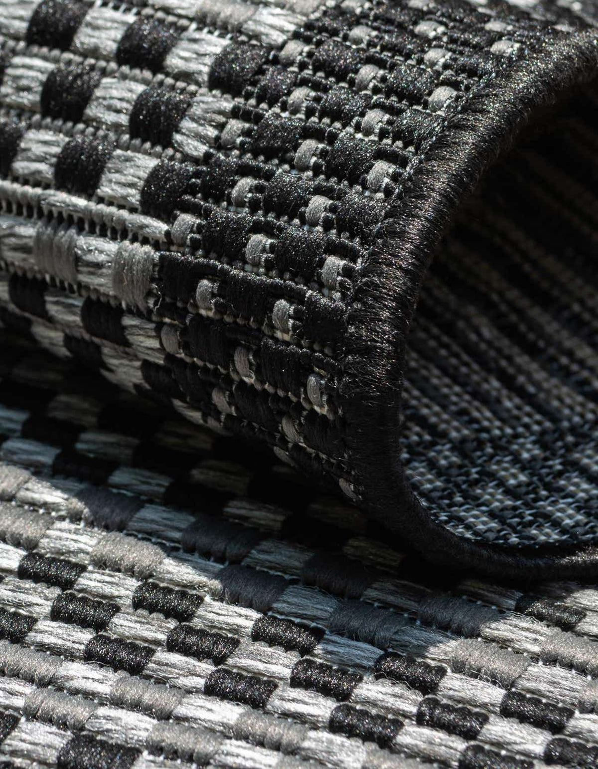 Rechteck Outdoor Teppich Outdoor Border in Grau von Hadorn™ - Lifestyle Image