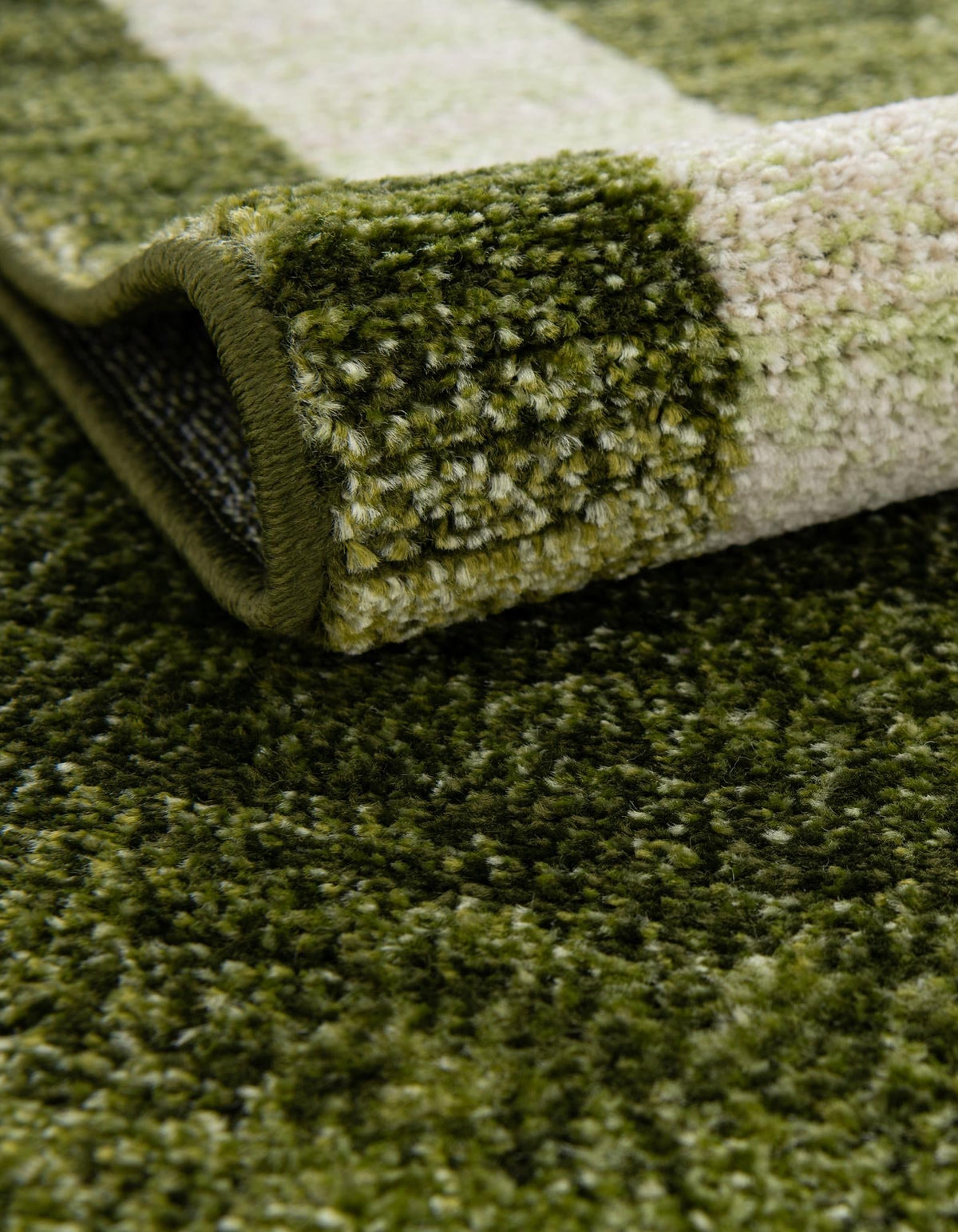 Quadratisch Teppich Loft in Grün von Hadorn™ - Lifestyle Image