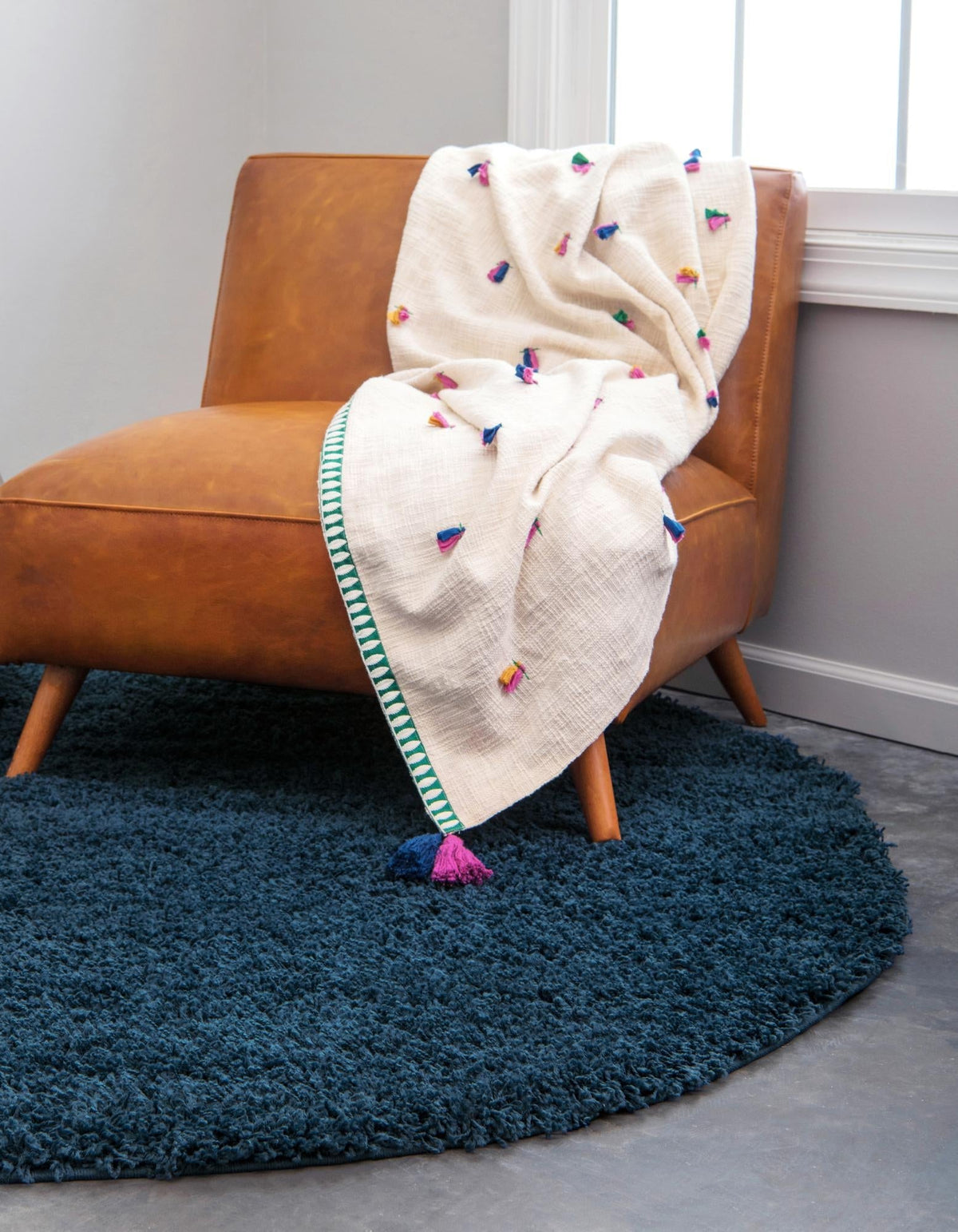 Rund Hochflorteppich Solid Shag in Blau von Hadorn™ - Lifestyle Image