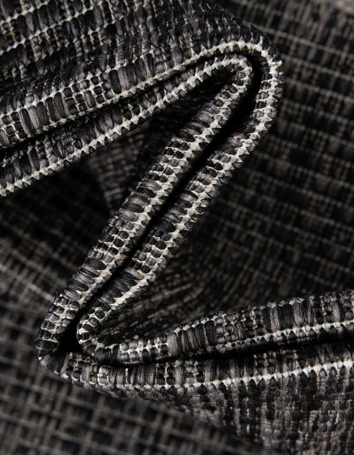 Rechteck Outdoor Teppich Tulum Outdoor Border in Schwarz von Hadorn™ - Lifestyle Image