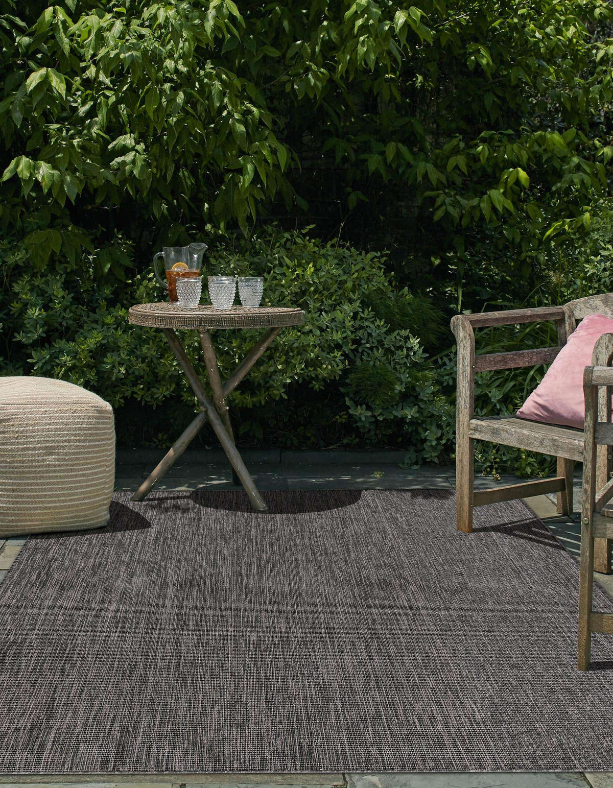 Rechteck Outdoor Teppich Tulum Outdoor in Schwarz von Hadorn™ - Lifestyle Image