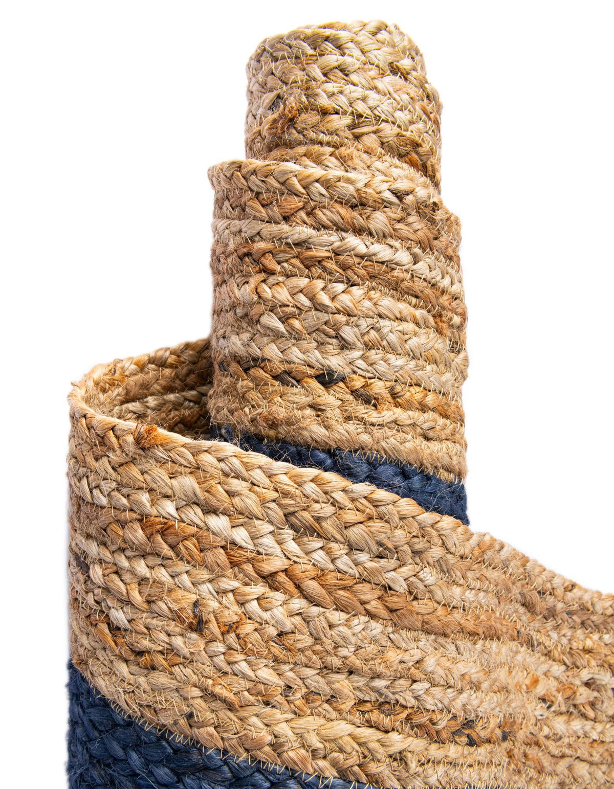 Rechteck Teppich Braided Jute in Blau von Hadorn™ - Lifestyle Image