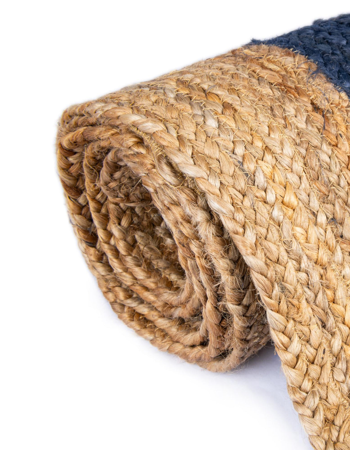 Rechteck Teppich Braided Jute in Blau von Hadorn™ - Lifestyle Image