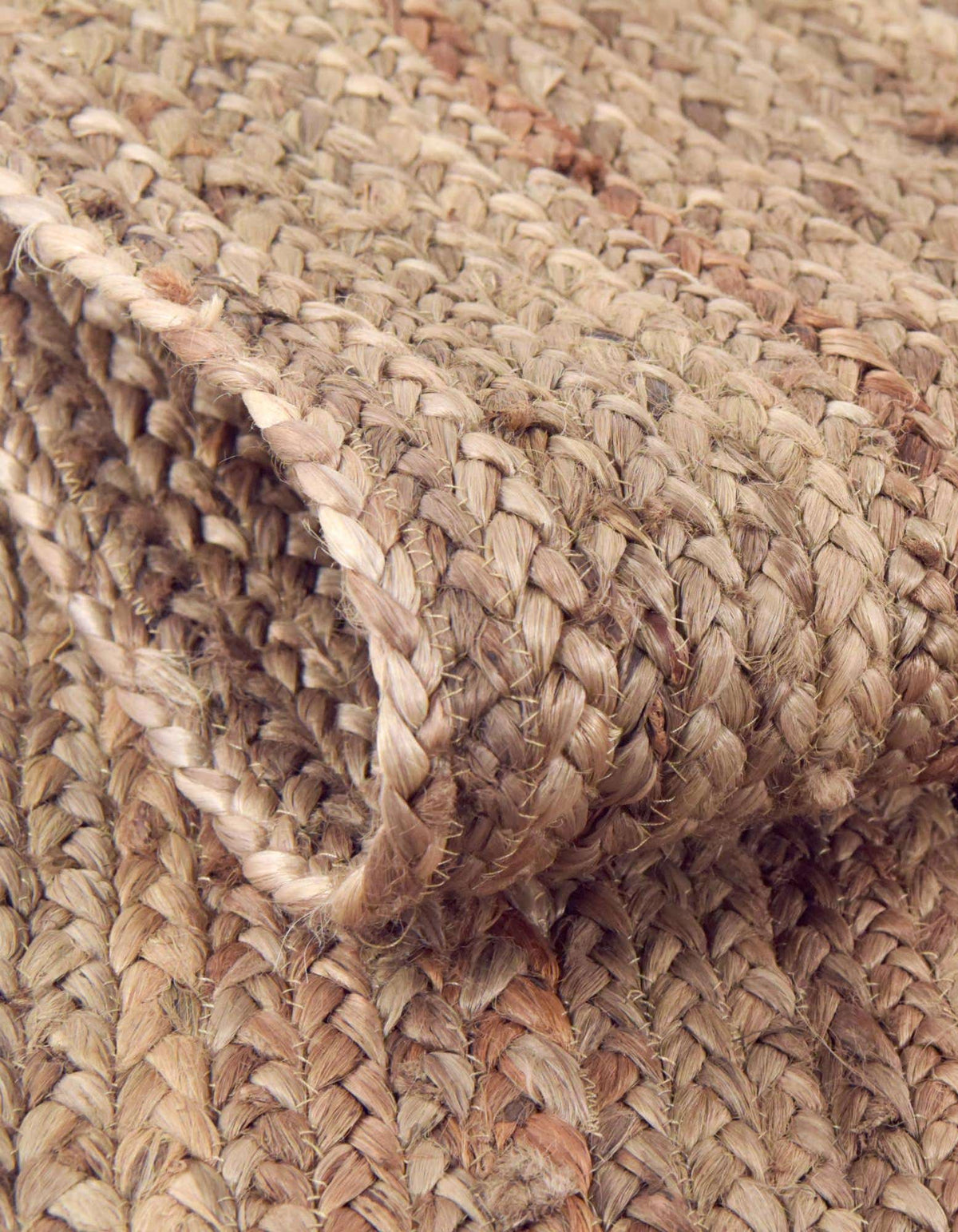 Läufer Handgeflochten Teppich Braided Jute in Natürlich von Hadorn™ - Lifestyle Image