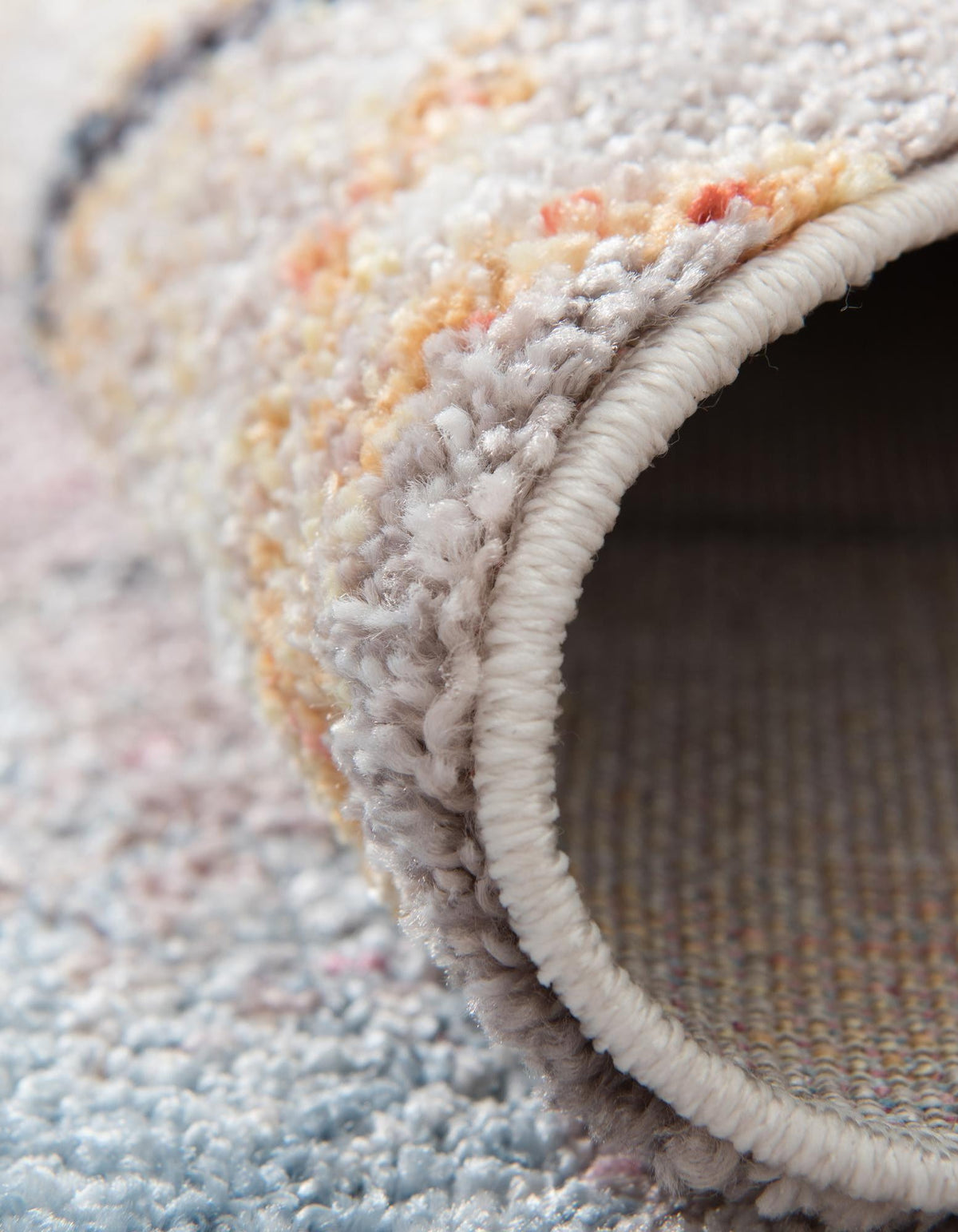 Quadratisch Teppich Prism in Weiss von Hadorn™ - Lifestyle Image