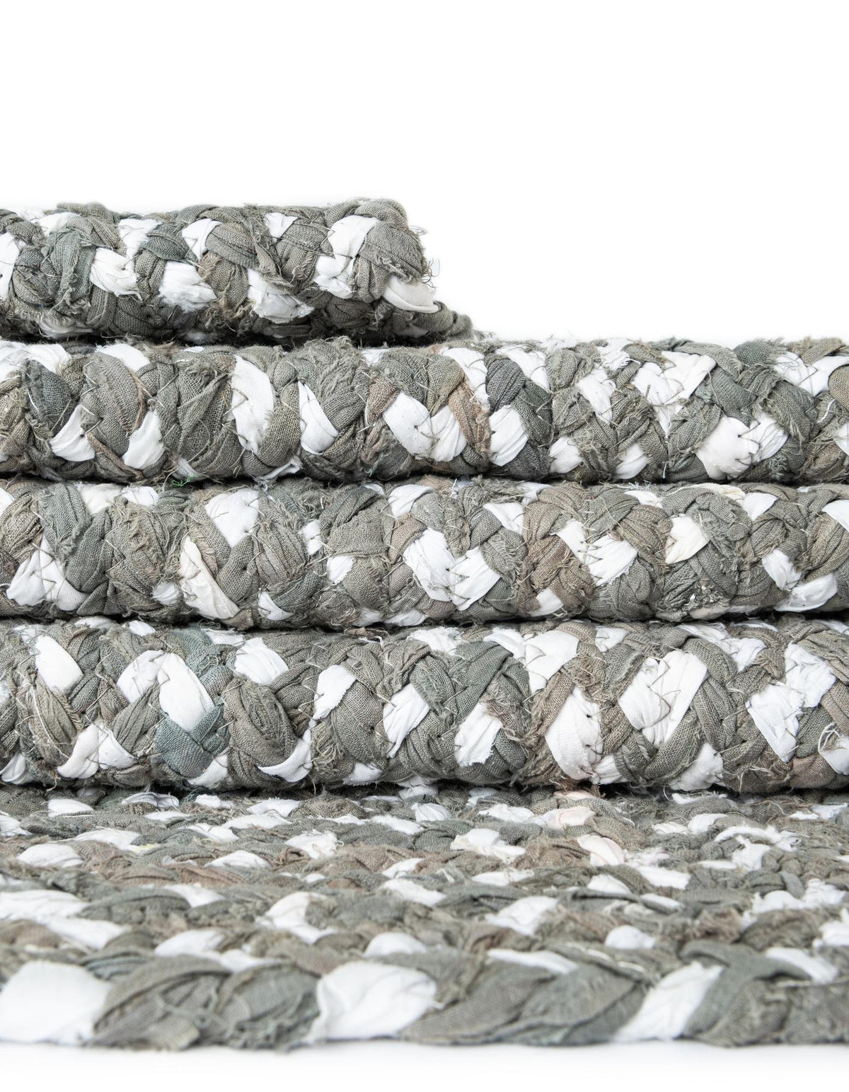 Rechteck Teppich Braided Chindi in Grau von Hadorn™ - Lifestyle Image