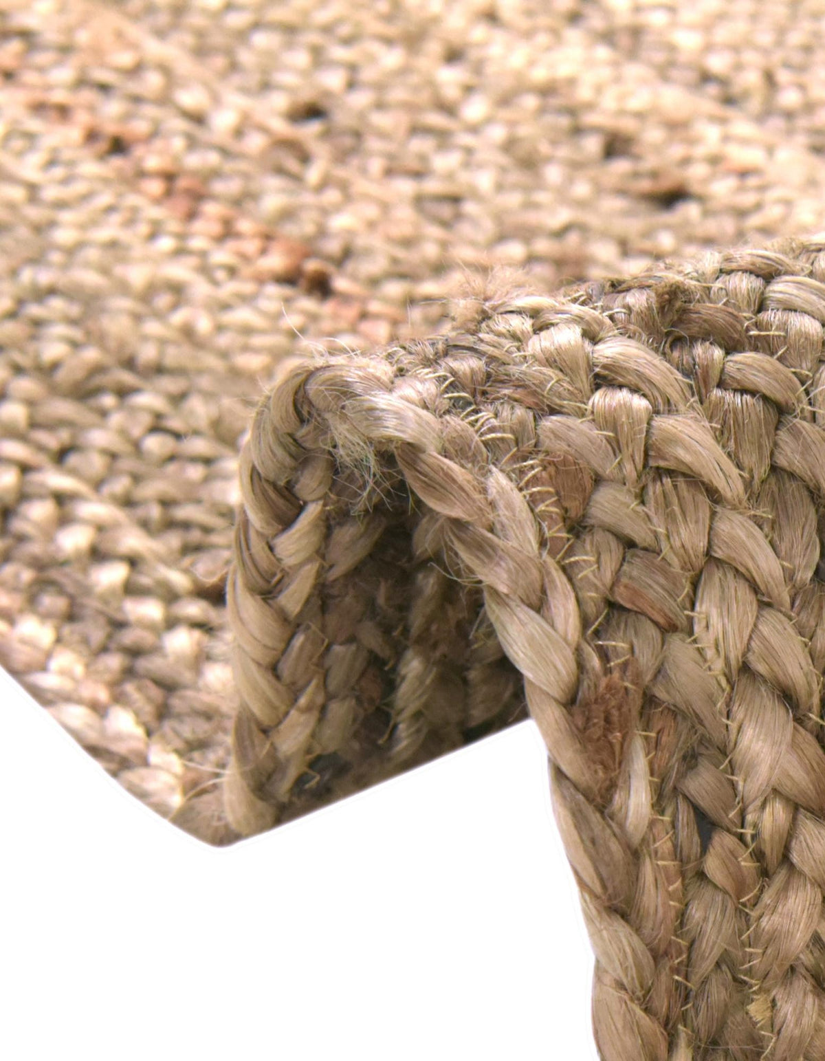 Rund Handgeflochten Teppich Braided Jute in Natürlich von Hadorn™ - Lifestyle Image