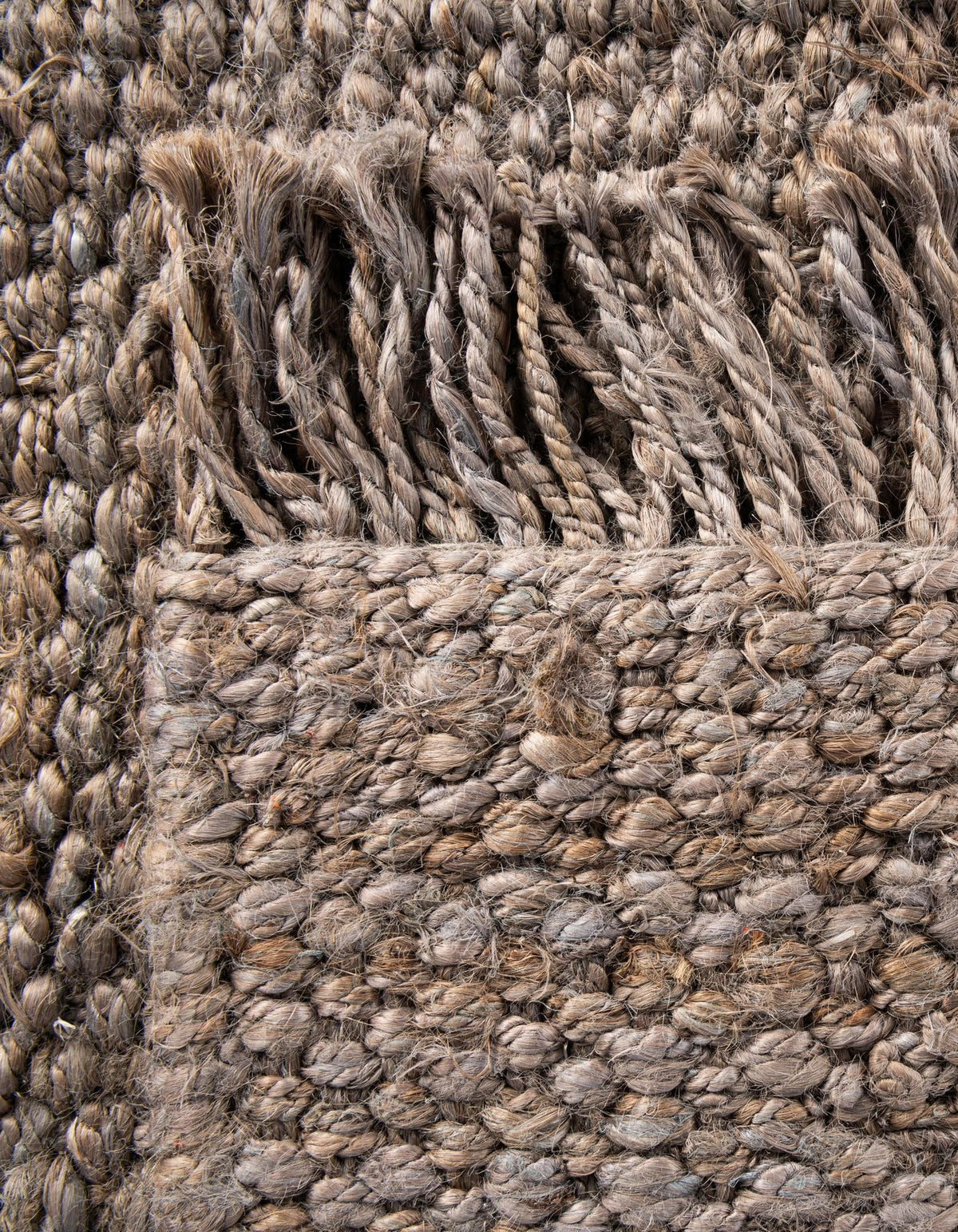 Rechteck Handgeflochten Teppich Chunky Jute in Grau von Hadorn™ - Lifestyle Image