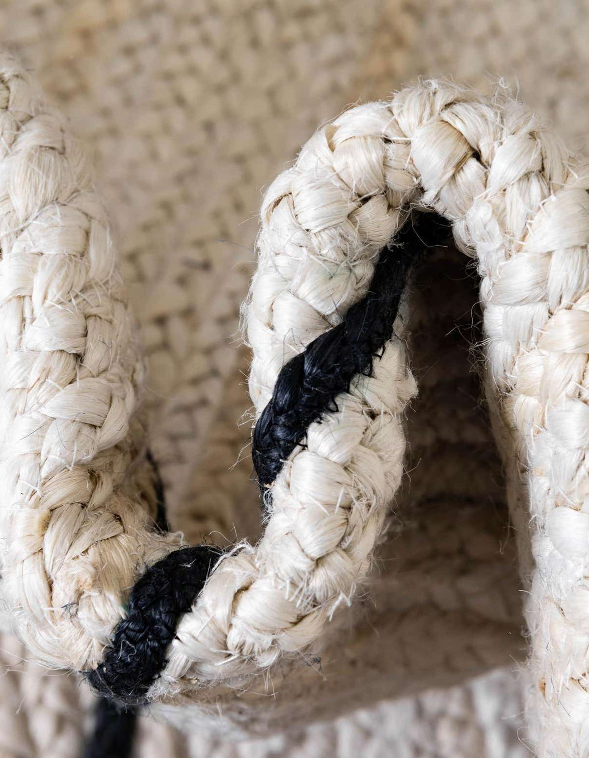 Rechteck Handgeflochten Teppich Braided Jute in Elfenbein von Hadorn™ - Lifestyle Image