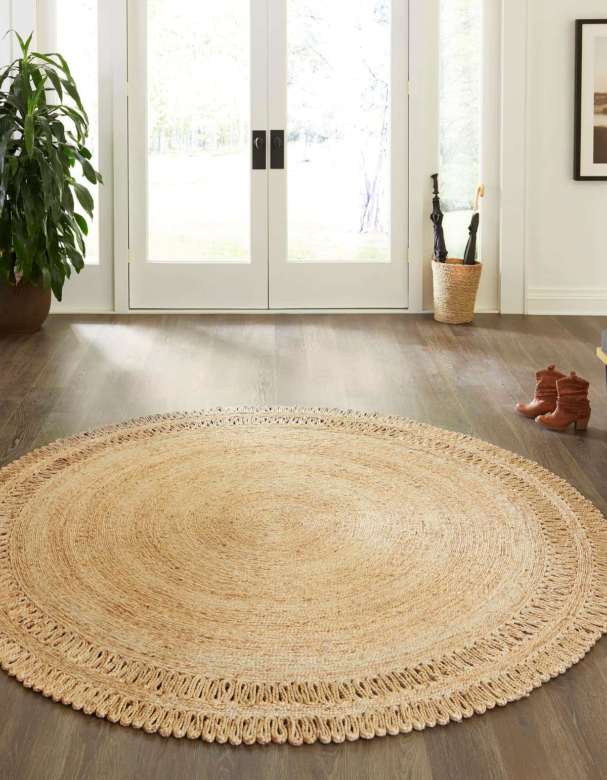 Rund Handgeflochten Teppich Braided Jute in Natürlich von Hadorn™ - Lifestyle Image