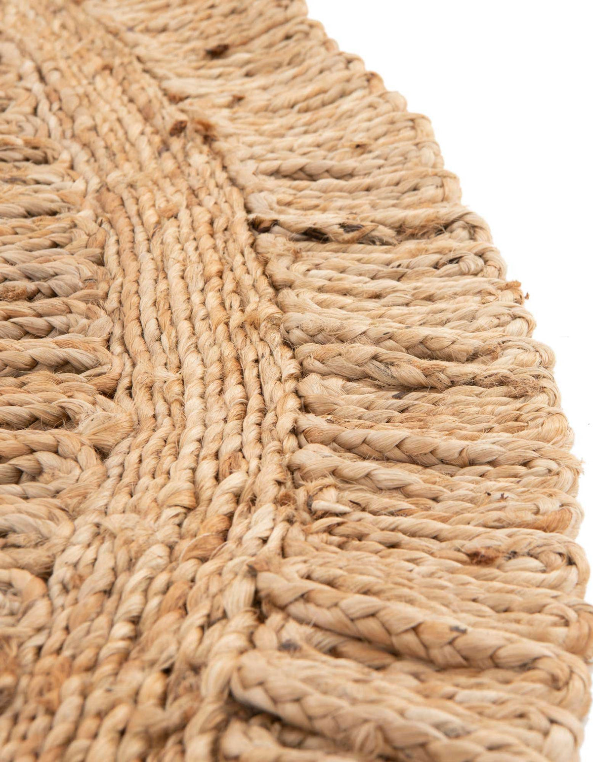 Rund Handgeflochten Teppich Braided Jute in Natürlich von Hadorn™ - Lifestyle Image