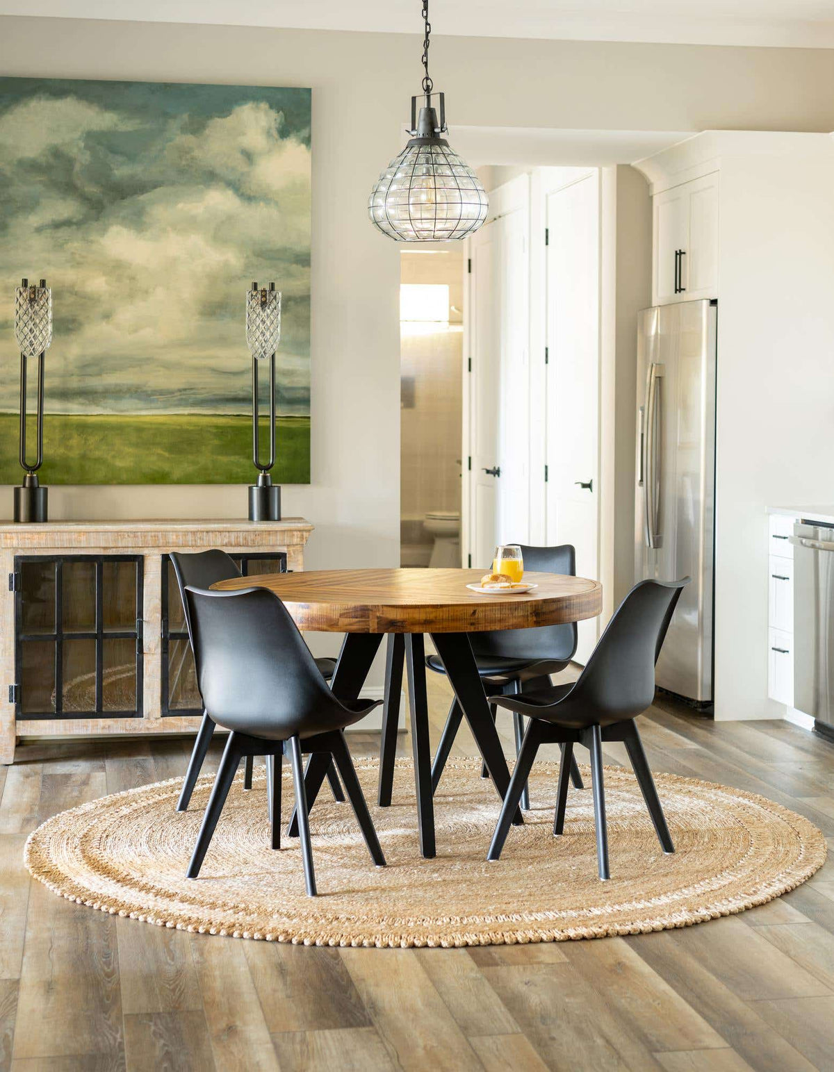 Rund Handgeflochten Teppich Braided Jute in Natürlich von Hadorn™ - Lifestyle Image