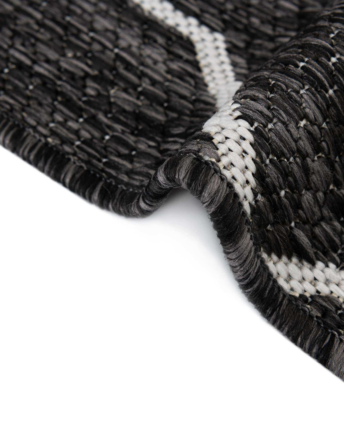 Rechteck Outdoor Teppich Tulum Outdoor Fence in Holzkohle von Hadorn™ - Lifestyle Image