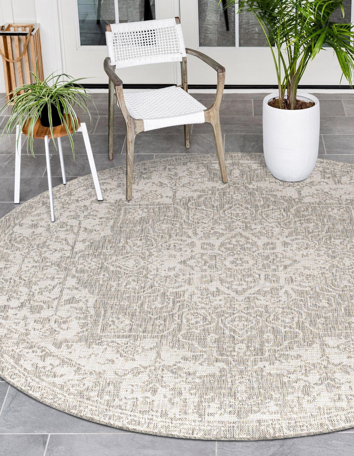Rund Outdoor Teppich Tulum Outdoor in Grau von Hadorn™ - Lifestyle Image