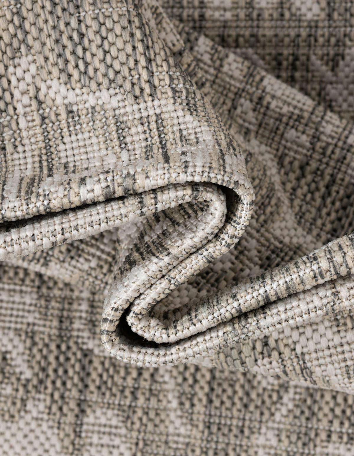 Rechteck Outdoor Teppich Jill Zarin Outdoor in Grau von Hadorn™ - Lifestyle Image