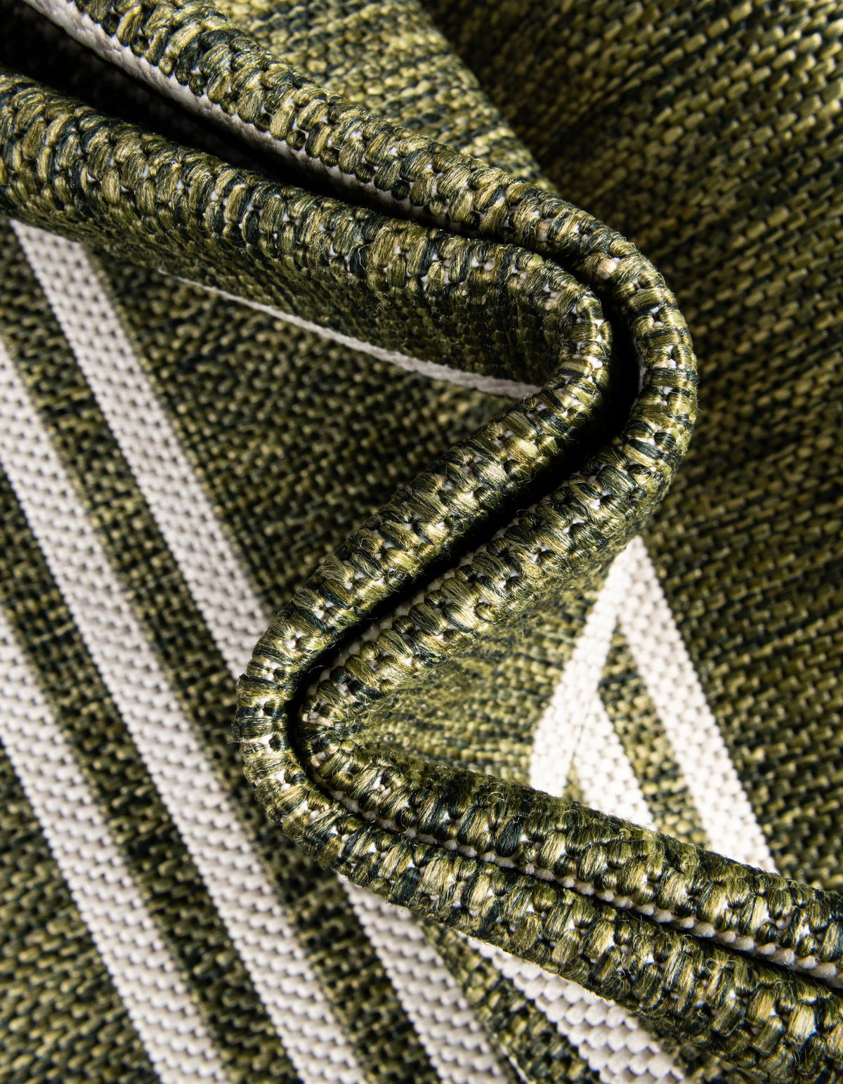 Rechteck Outdoor Teppich Jill Zarin Outdoor in Grün von Hadorn™ - Lifestyle Image