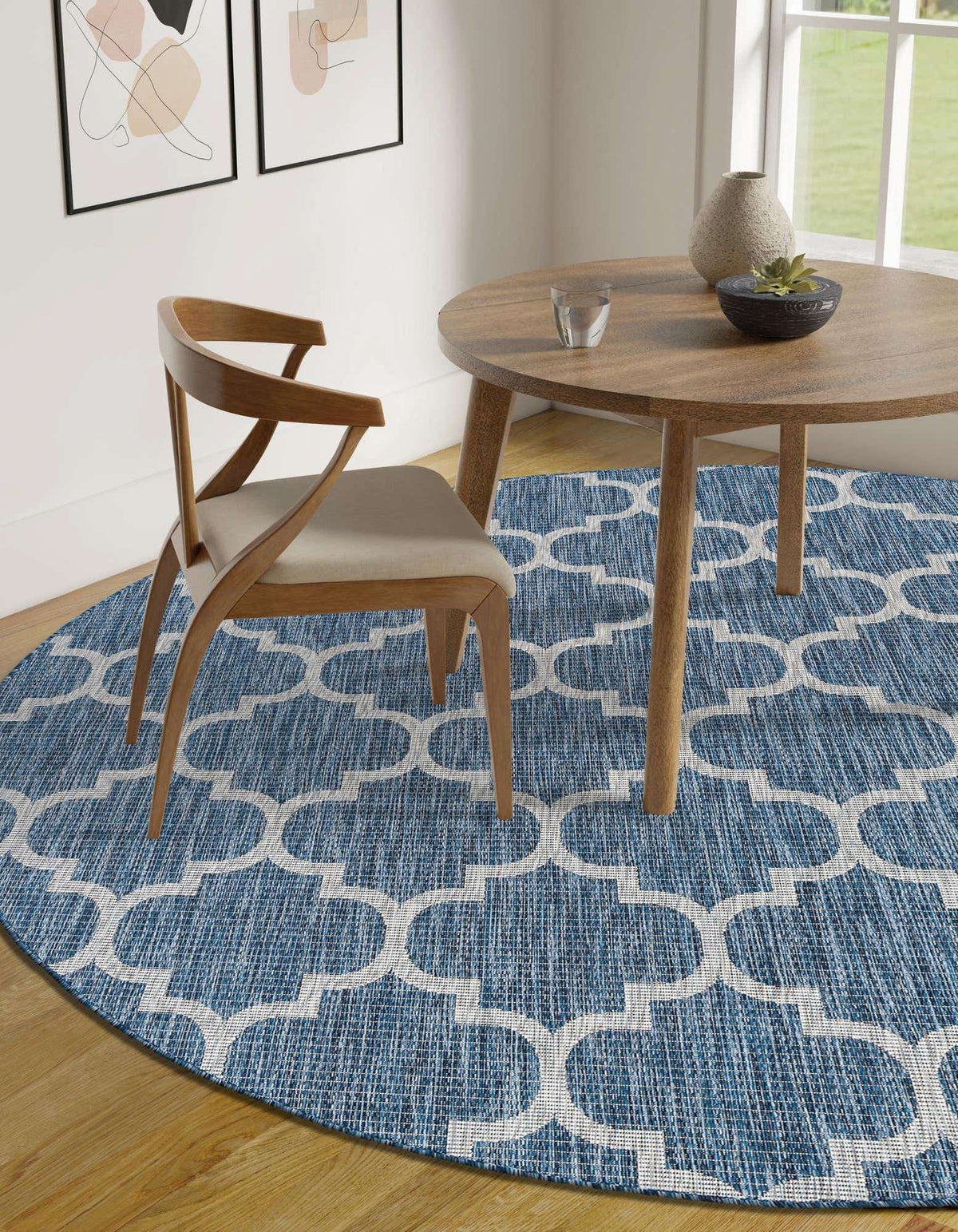 Rund Outdoor Teppich Tulum Outdoor in Marineblau von Hadorn™ - Lifestyle Image