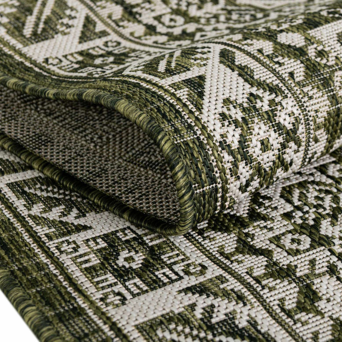 Rechteck Outdoor Teppich Tulum Outdoor in Grün von Hadorn™ - Lifestyle Image