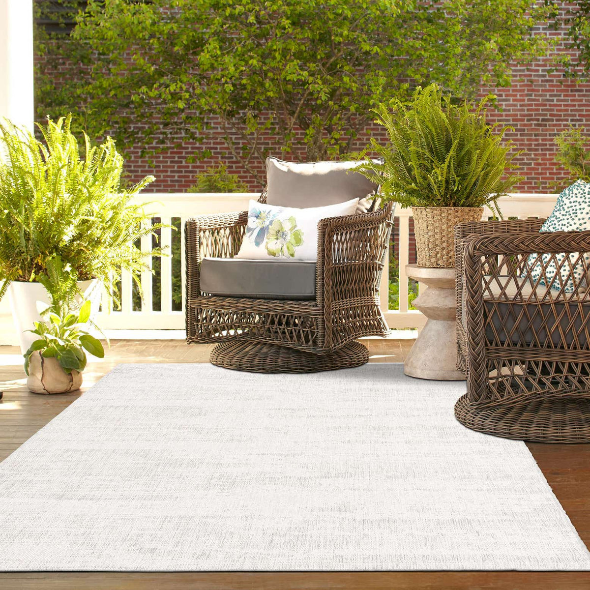 Rechteck Outdoor Teppich Tulum Outdoor in Grau von Hadorn™ - Lifestyle Image