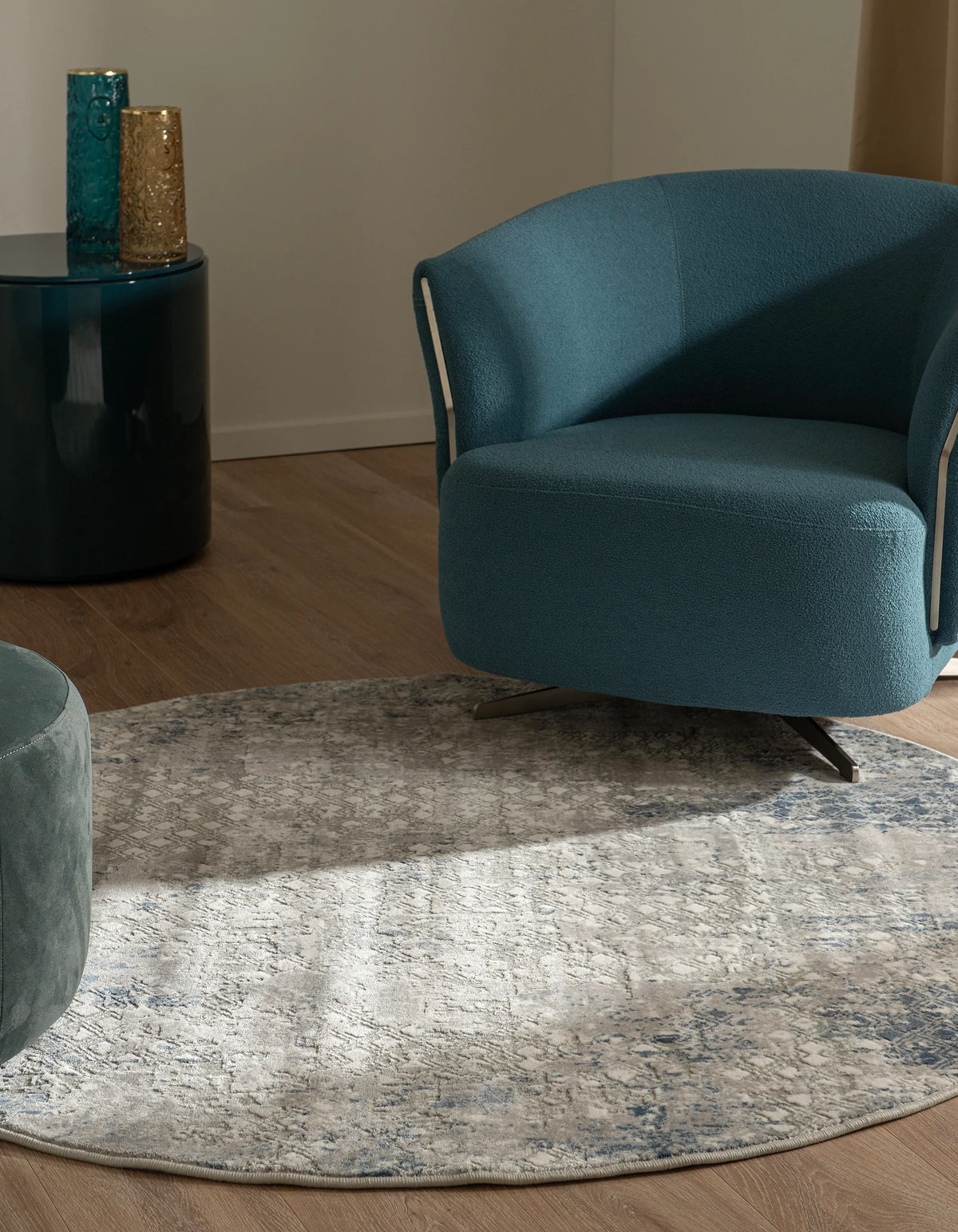 Rund Teppich Davos Magic in Blau von Hadorn™ - Lifestyle Image