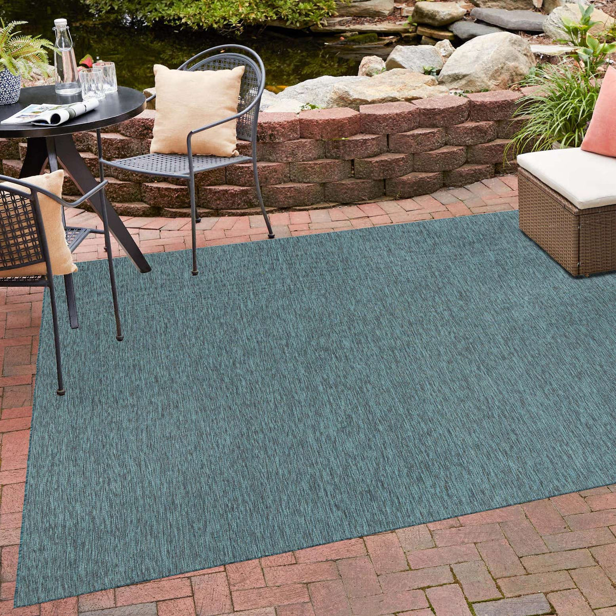 Quadratisch Outdoor Teppich Tulum Outdoor in Blaugrün von Hadorn™ - Lifestyle Image