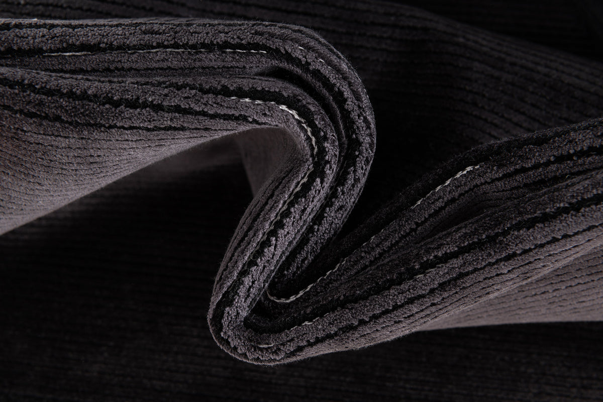 Rechteck Luxus Teppich Laax in Schwarz von Hadorn™ - Lifestyle Image
