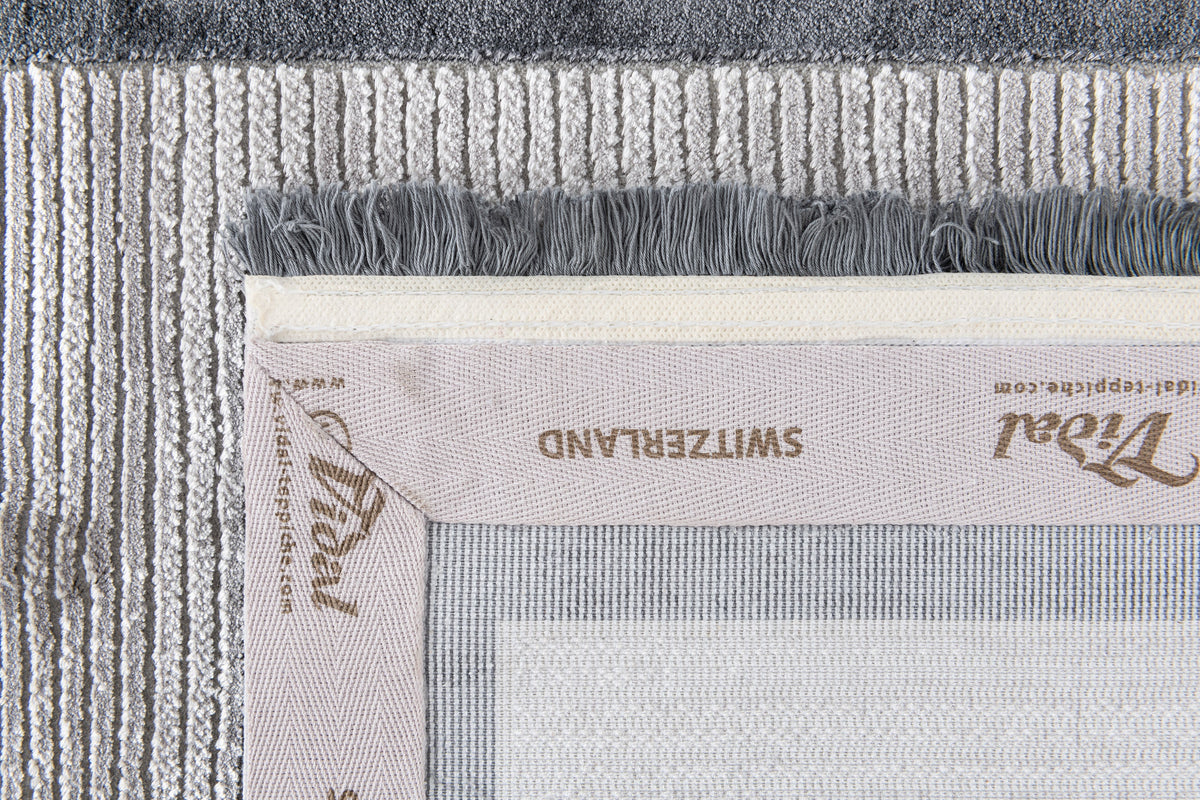 Rechteck Luxus Teppich Chiasso in Grau von Hadorn™ - Lifestyle Image