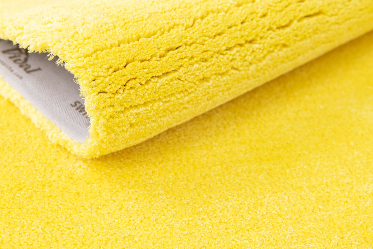 Rechteck Teppich Robotuft in Gelb von Hadorn™ - Lifestyle Image