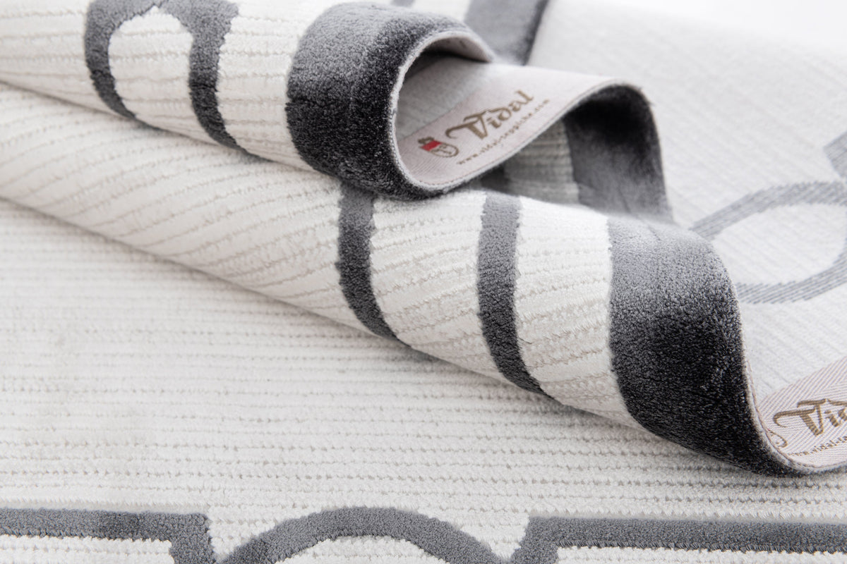 Rund Luxus Teppich Chiasso in Grau von Hadorn™ - Lifestyle Image