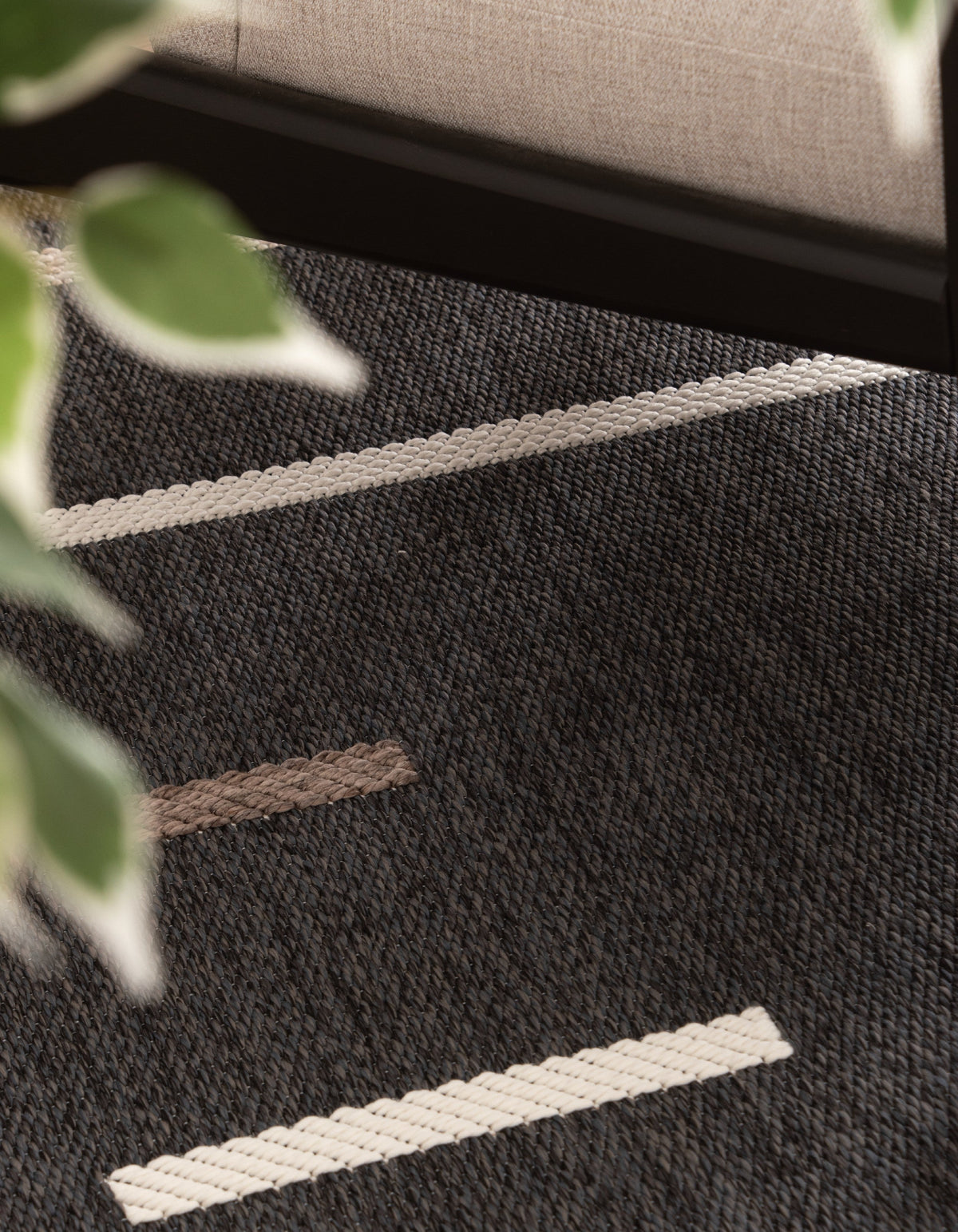Rechteck Teppich Juniper Boho in Anthrazit von Hadorn™ - Lifestyle Image