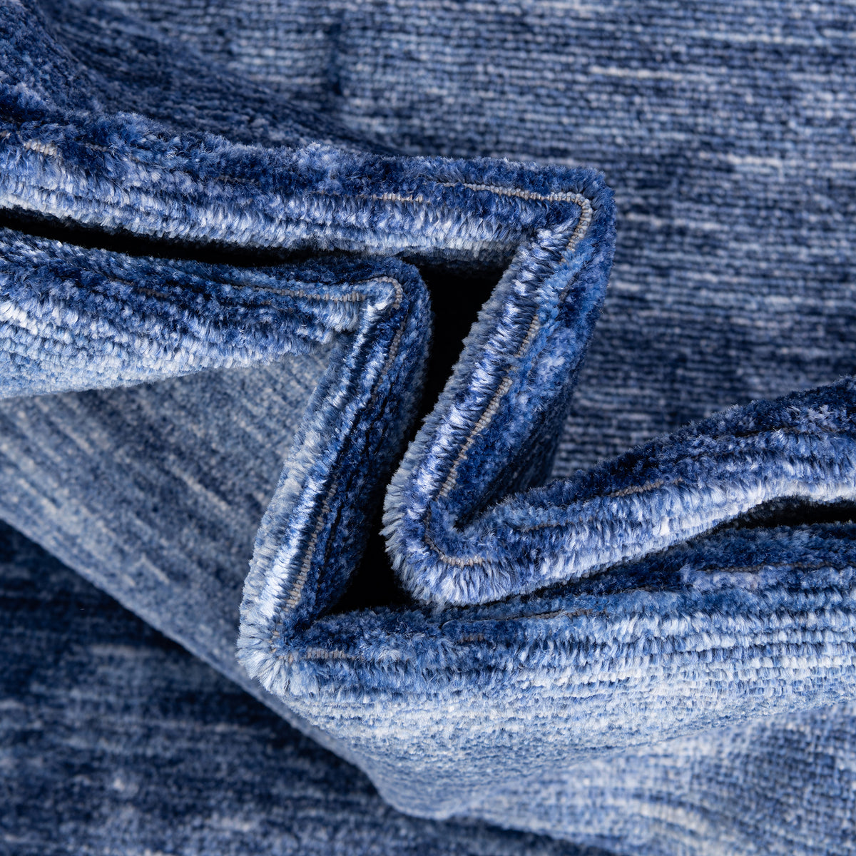 Oval Teppich Gabbeh Design in Blau von Hadorn™ - Lifestyle Image