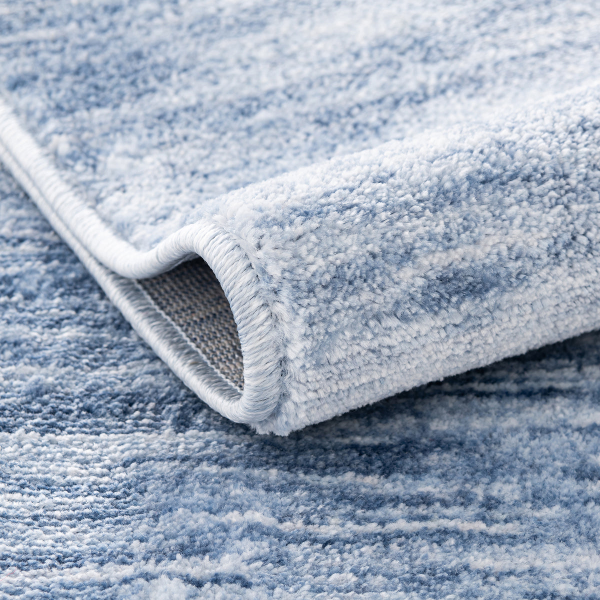 Läufer Teppich Gabbeh Design in Hellblau von Hadorn™ - Lifestyle Image