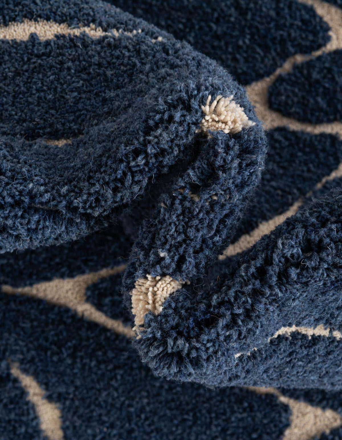 Läufer Teppich AI Handgetuftet in Marineblau und Elfenbein von Hadorn™ - Lifestyle Image
