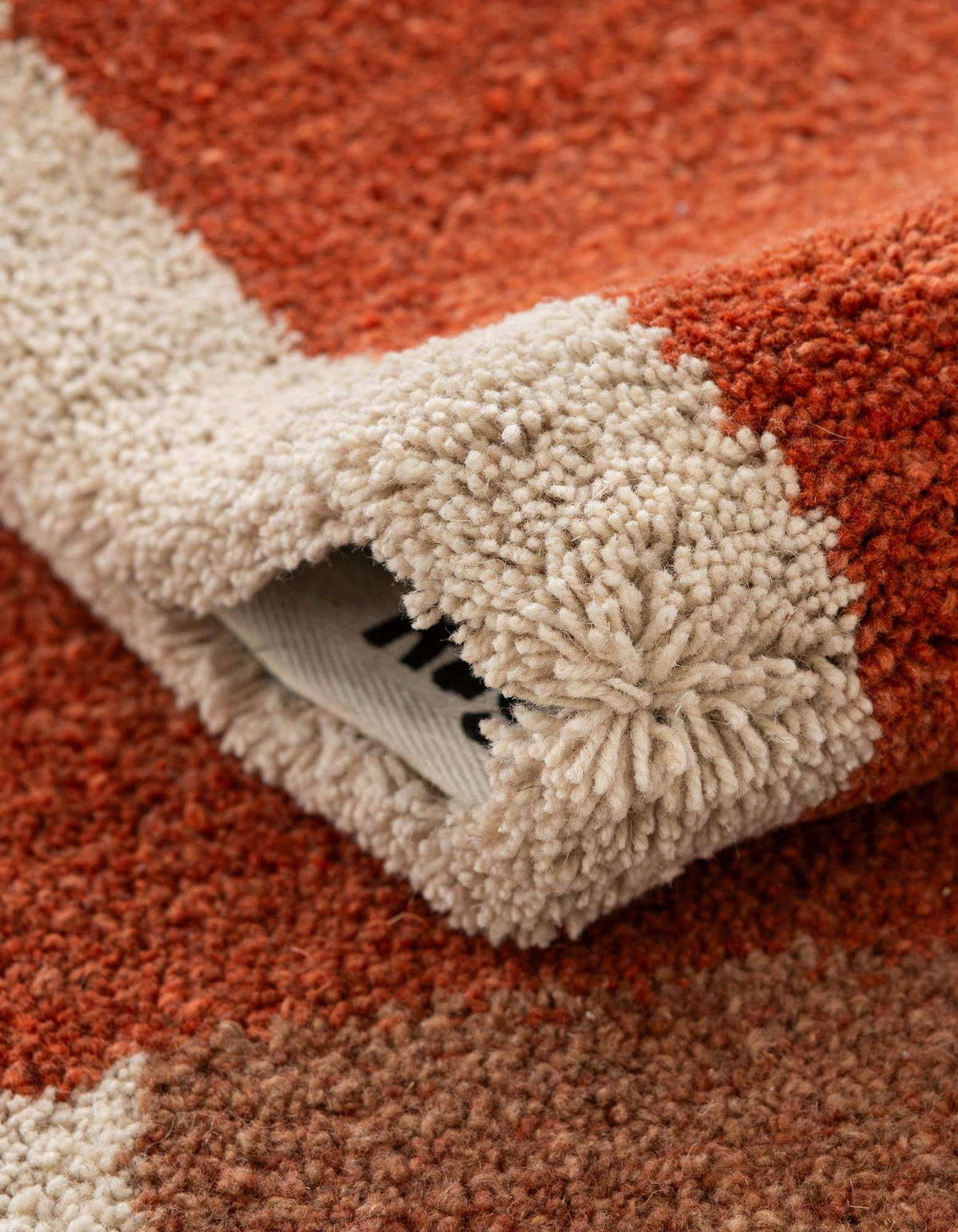 Quadratisch Teppich AI Handgetuftet in Orange von Hadorn™ - Lifestyle Image