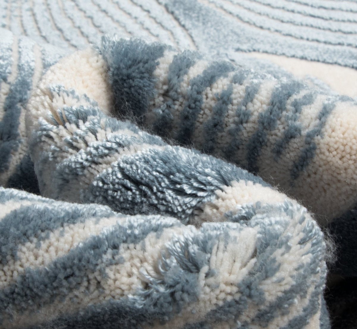Rechteck Teppich Royal Nature in Blau von Hadorn™ - Lifestyle Image