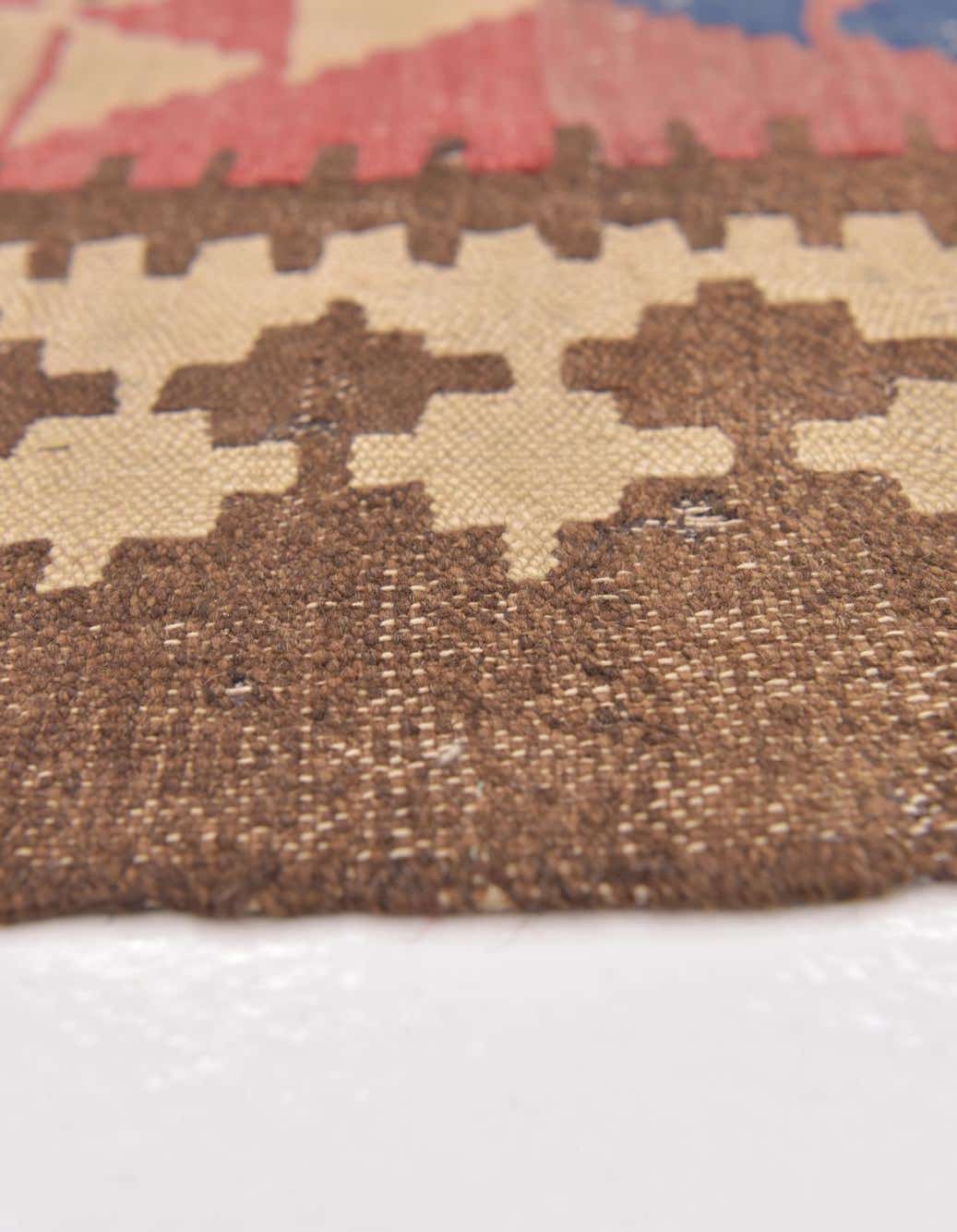 Rechteck Handgeflochten Teppich Kelim Fars in Rostrot von Hadorn™ - Lifestyle Image