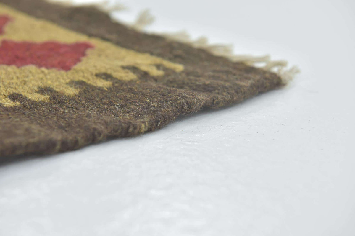 Rechteck Handgeflochten Teppich Kelim Maymana in Rot von Hadorn™ - Lifestyle Image