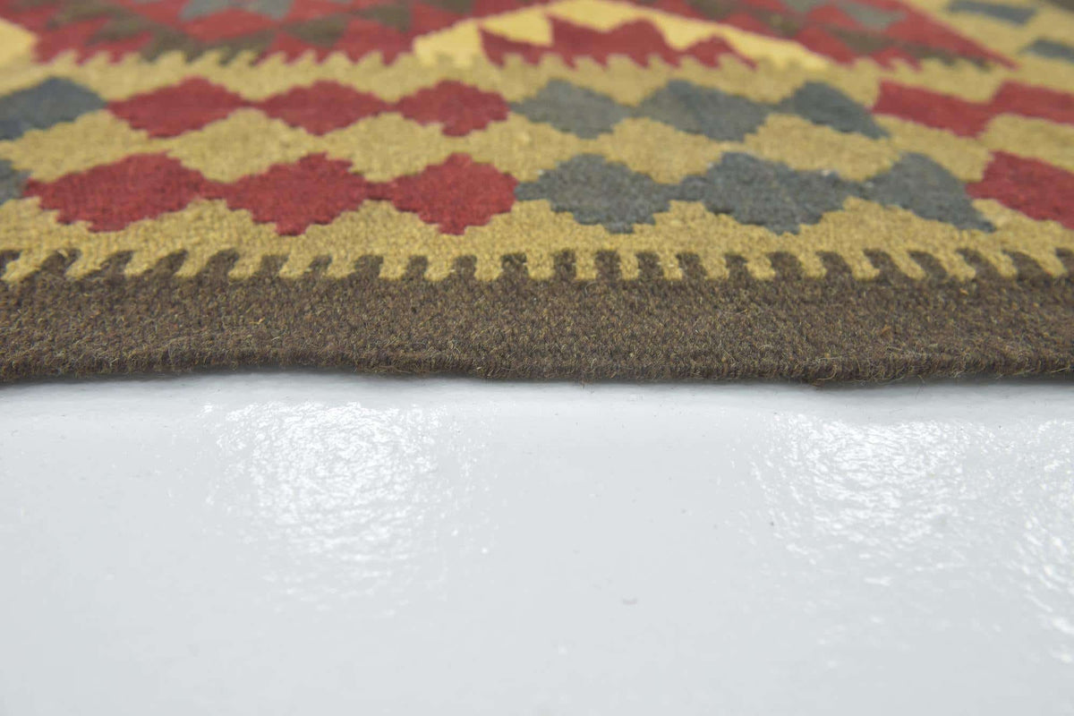 Rechteck Handgeflochten Teppich Kelim Maymana in Rot von Hadorn™ - Lifestyle Image