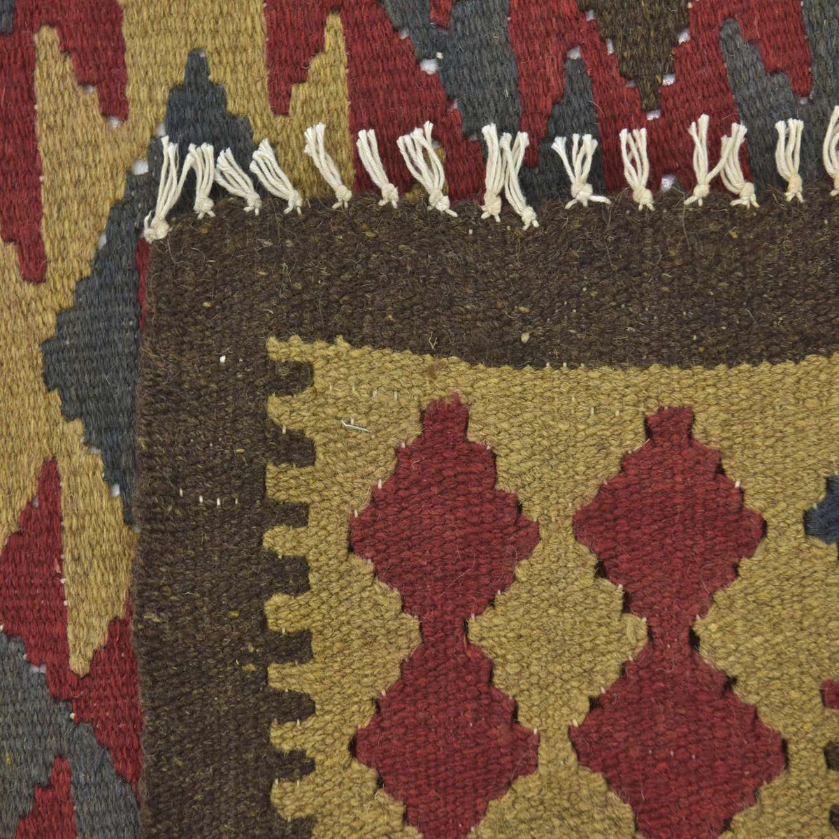 Rechteck Handgeflochten Teppich Kelim Maymana in Rot von Hadorn™ - Lifestyle Image