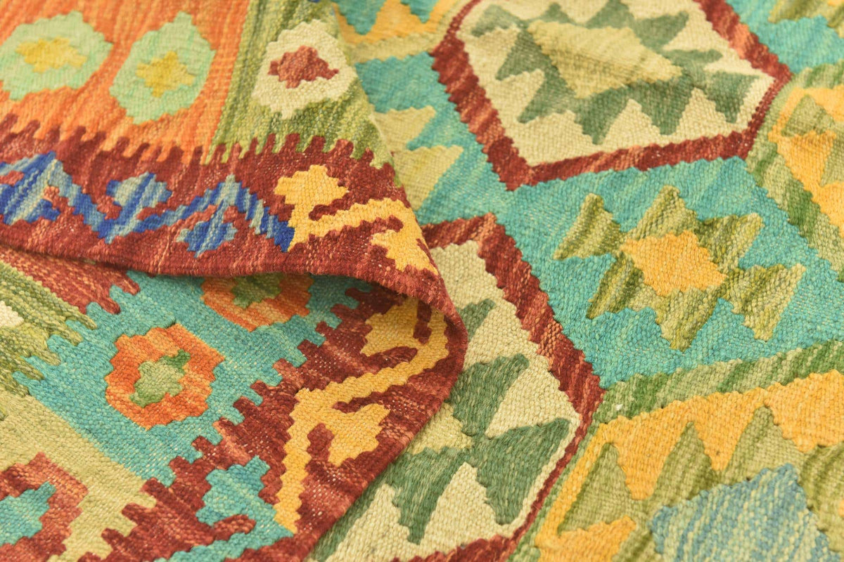 Rechteck Handgeflochten Teppich Kelim Maymana in Grün von Hadorn™ - Lifestyle Image