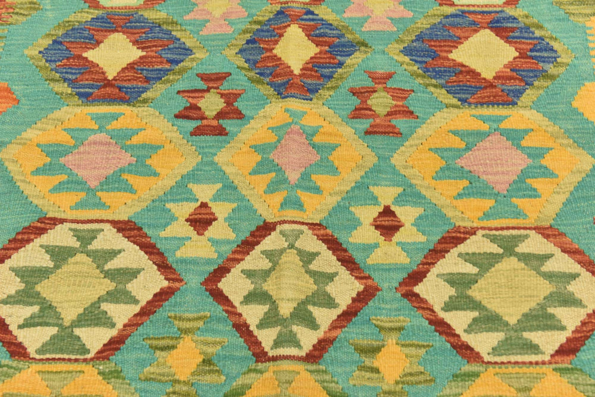 Rechteck Handgeflochten Teppich Kelim Maymana in Grün von Hadorn™ - Lifestyle Image