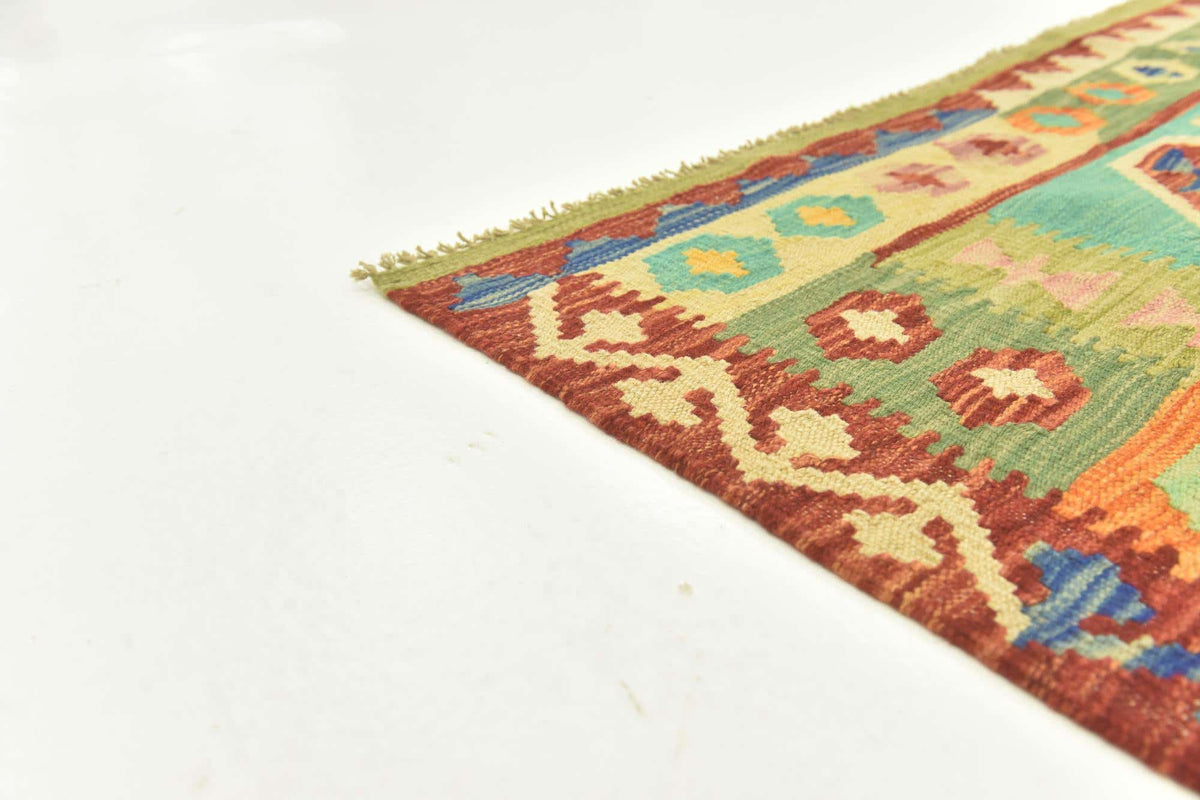 Rechteck Handgeflochten Teppich Kelim Maymana in Grün von Hadorn™ - Lifestyle Image