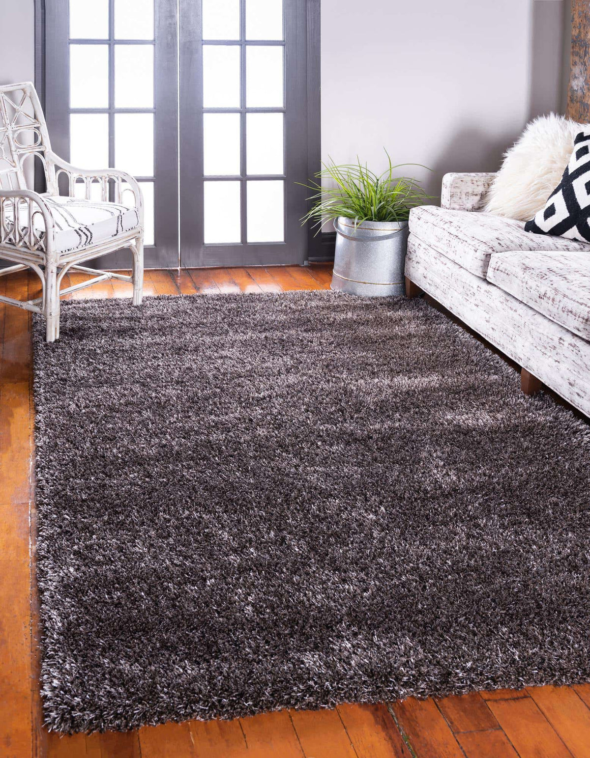 Rechteck Hochflorteppich Luxe Solid Shag in Pinecone Braun von Hadorn™ - Lifestyle Image