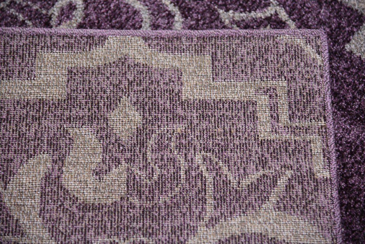 Rechteck Teppich Damask in Lila von Hadorn™ - Lifestyle Image